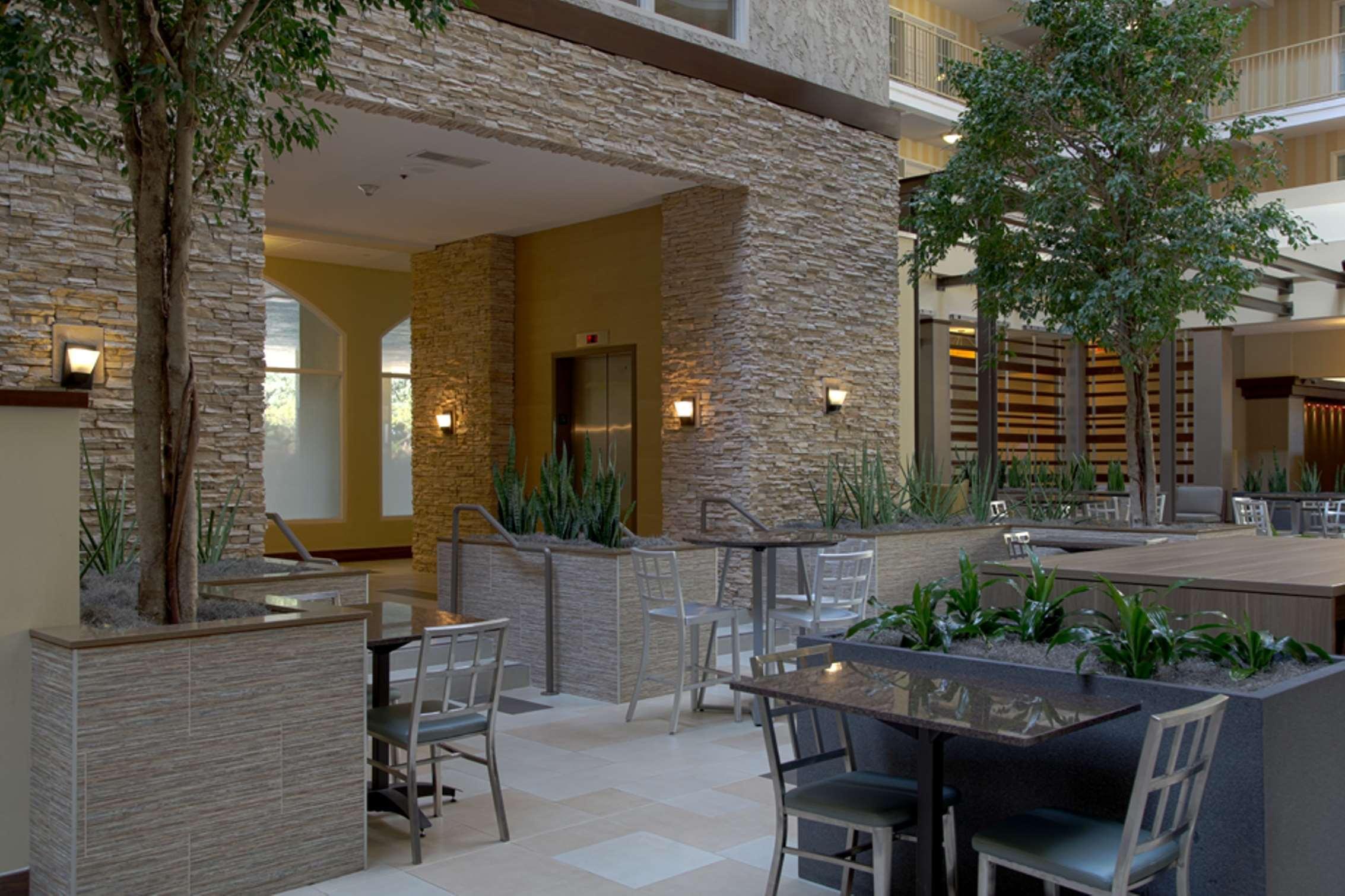 Embassy Suites By Hilton Dallas Market Center Restaurant billede