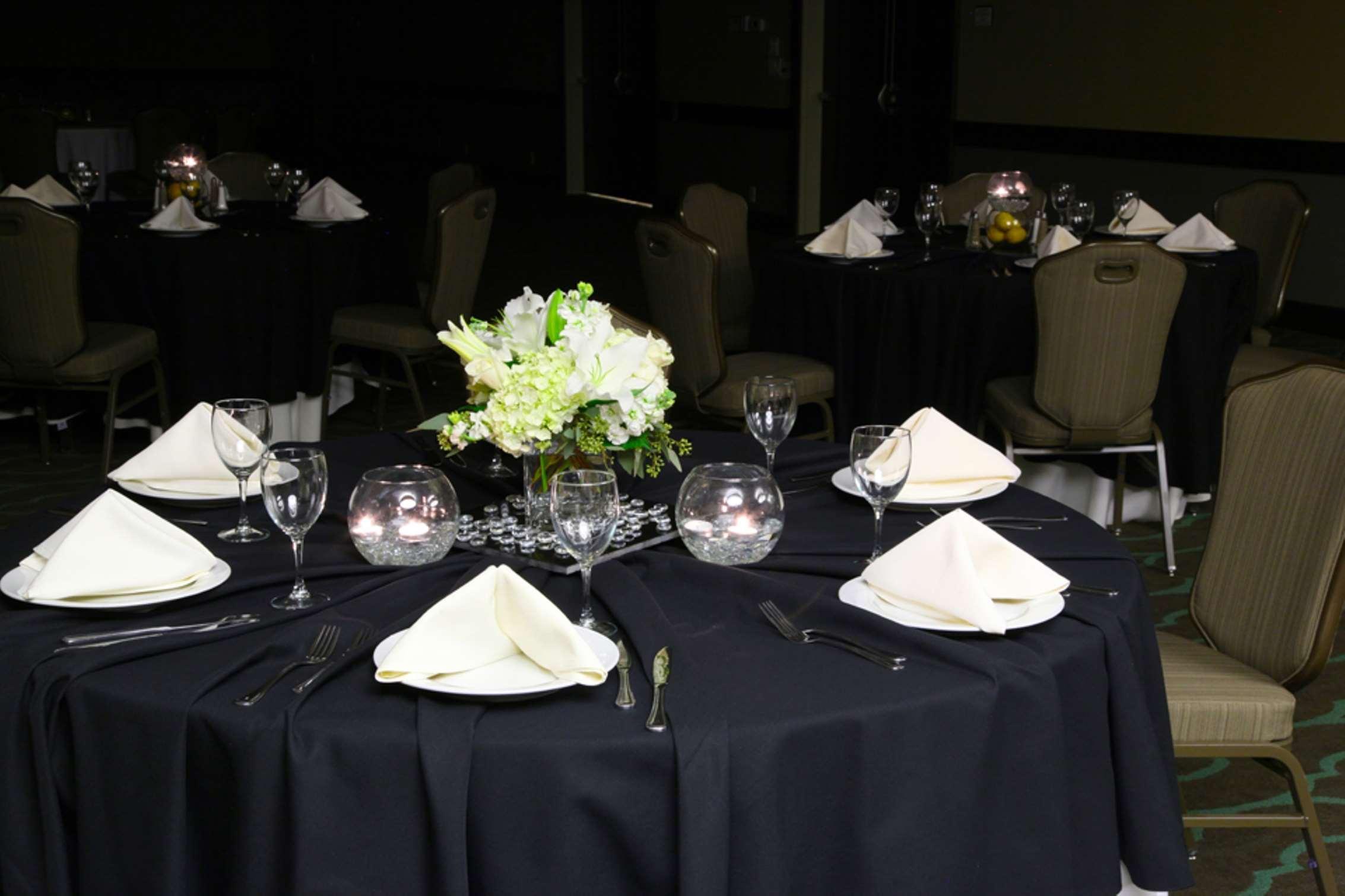 Embassy Suites By Hilton Dallas Market Center Restaurant billede