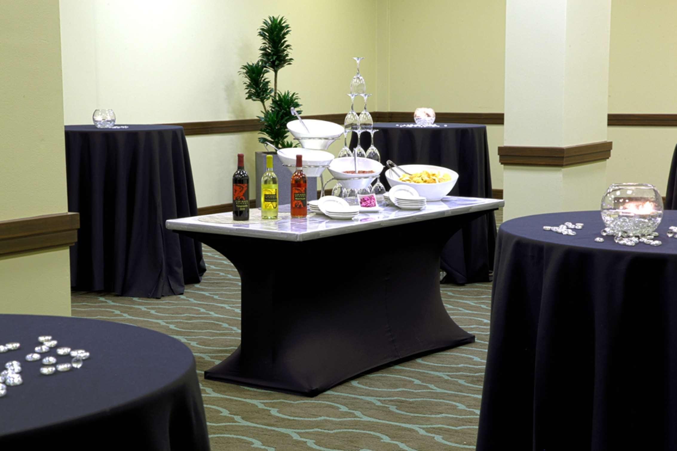 Embassy Suites By Hilton Dallas Market Center Restaurant billede