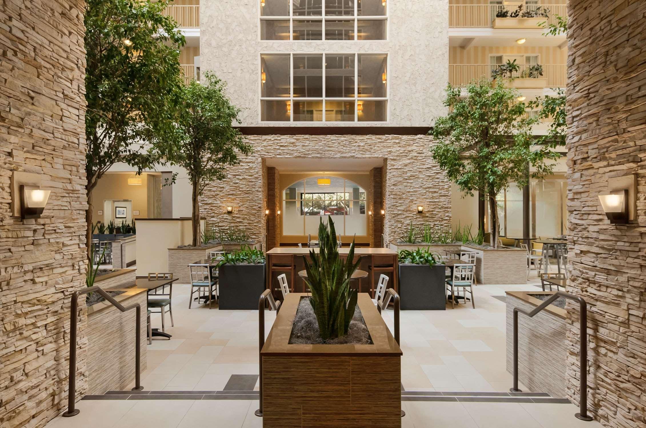 Embassy Suites By Hilton Dallas Market Center Interiør billede