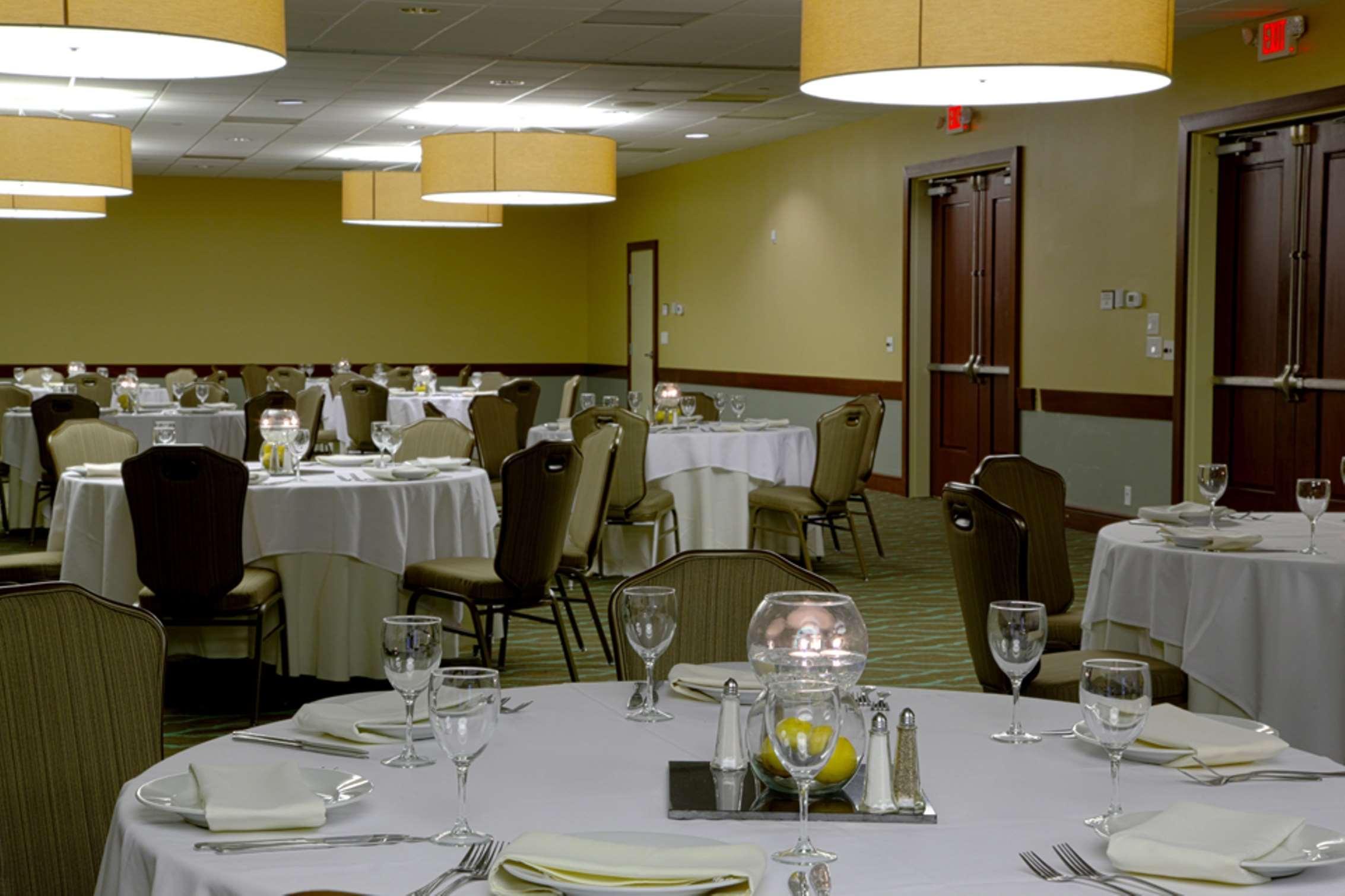 Embassy Suites By Hilton Dallas Market Center Restaurant billede