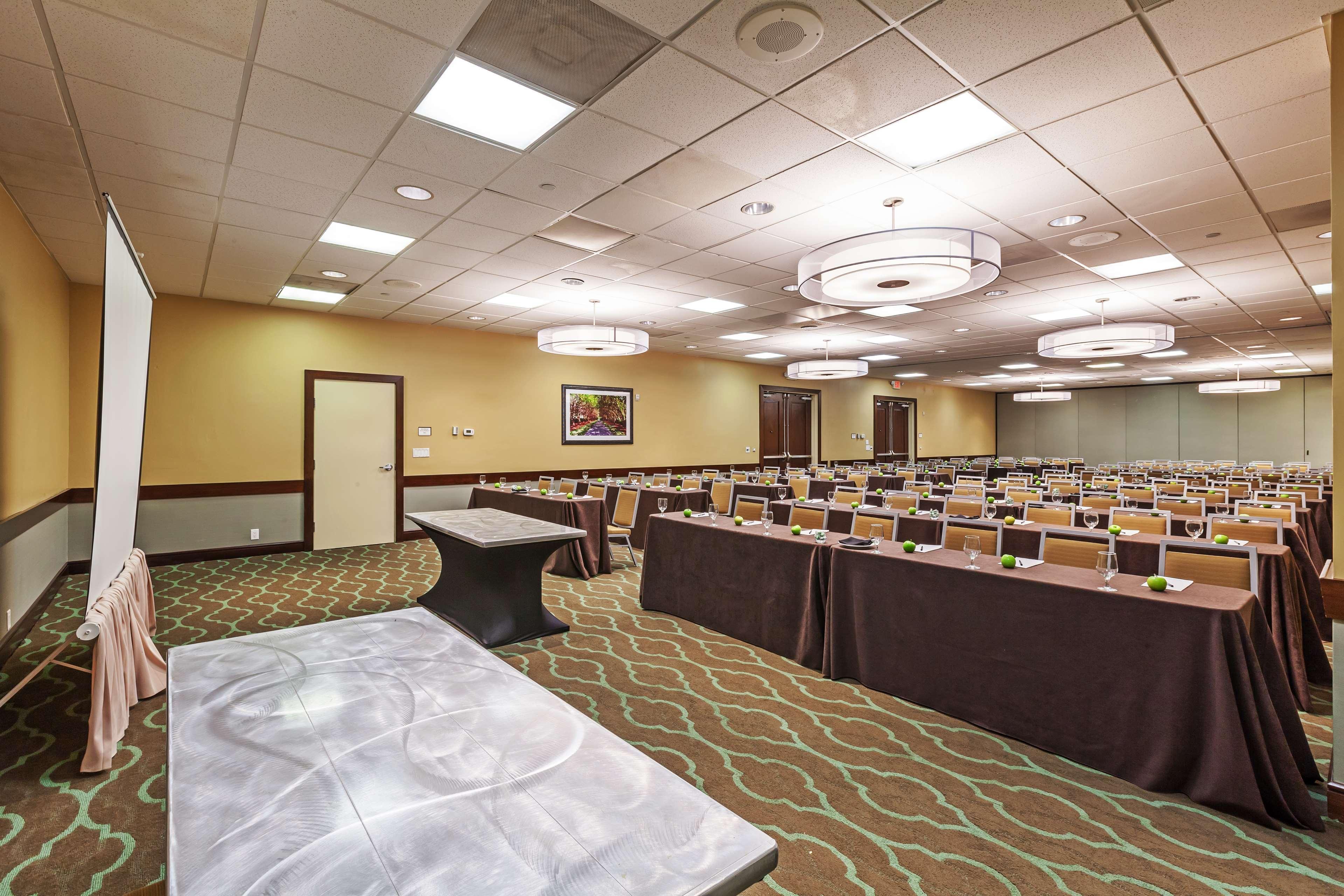 Embassy Suites By Hilton Dallas Market Center Eksteriør billede