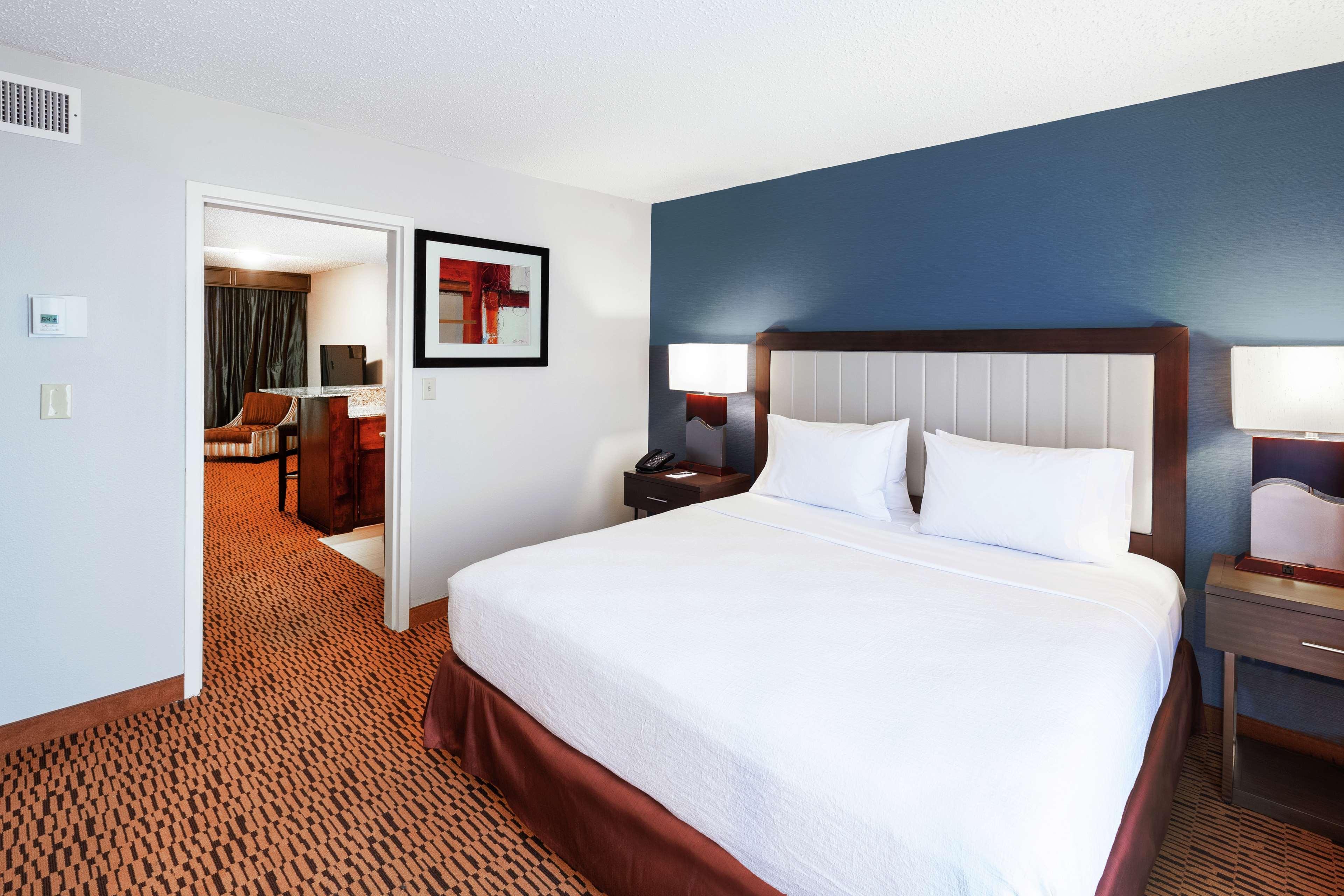 Embassy Suites By Hilton Dallas Market Center Eksteriør billede