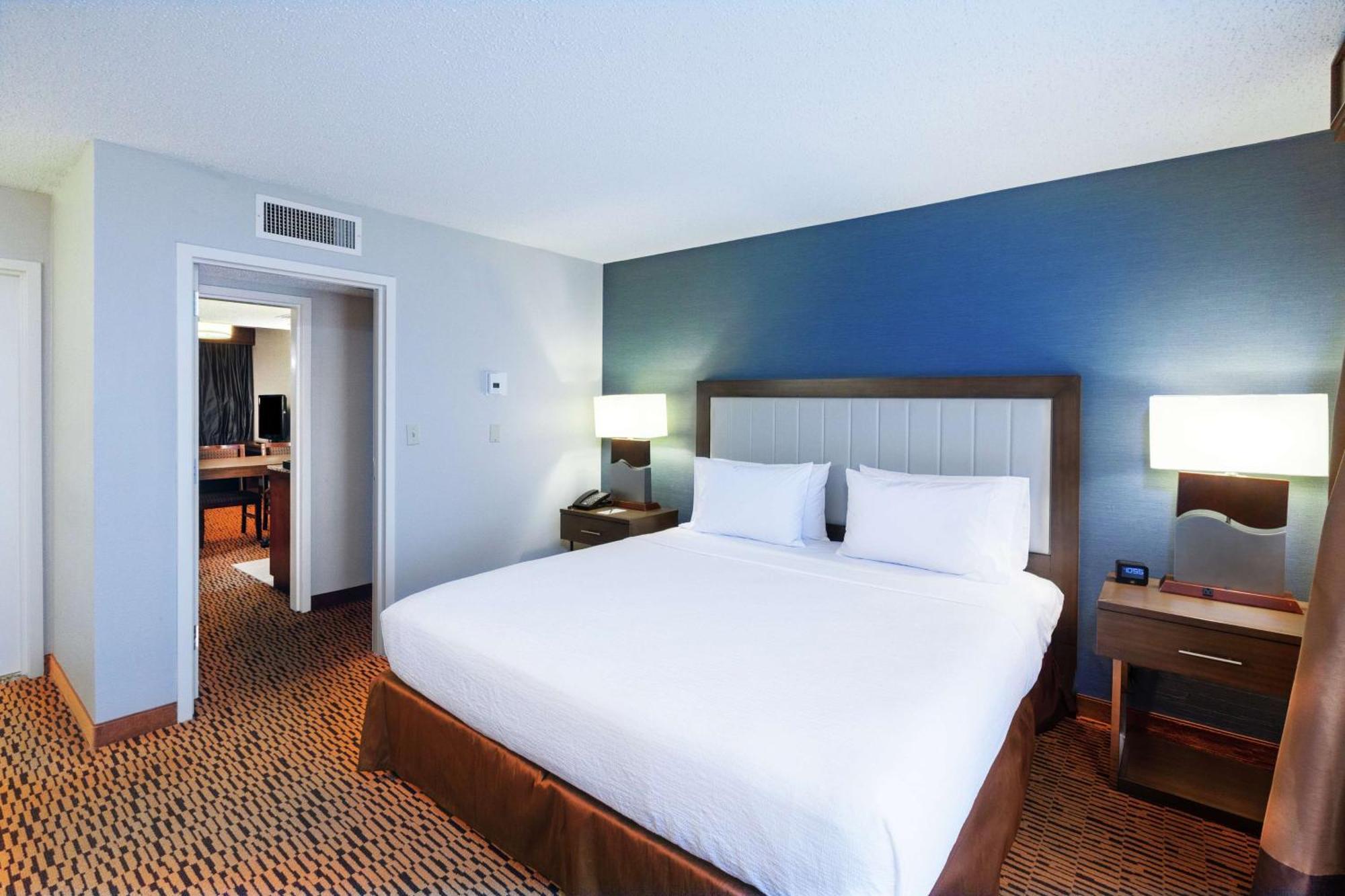Embassy Suites By Hilton Dallas Market Center Eksteriør billede