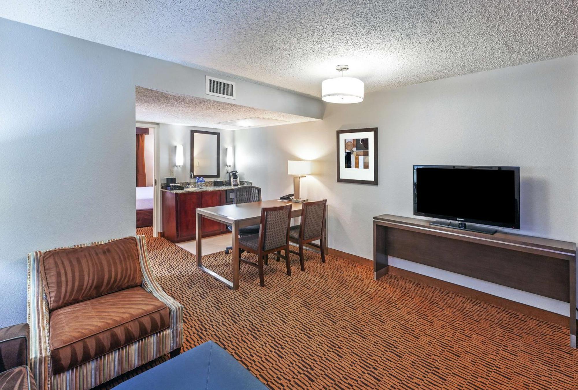 Embassy Suites By Hilton Dallas Market Center Eksteriør billede
