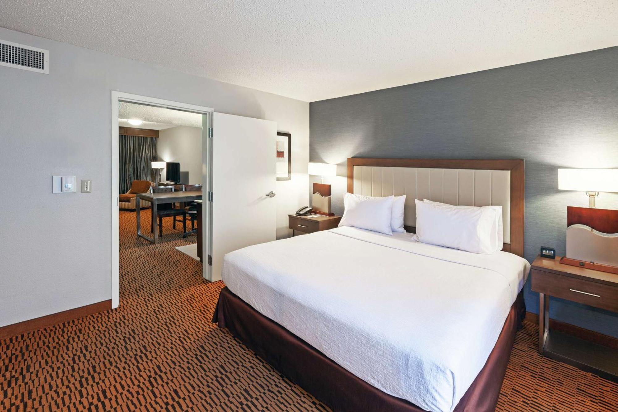 Embassy Suites By Hilton Dallas Market Center Eksteriør billede