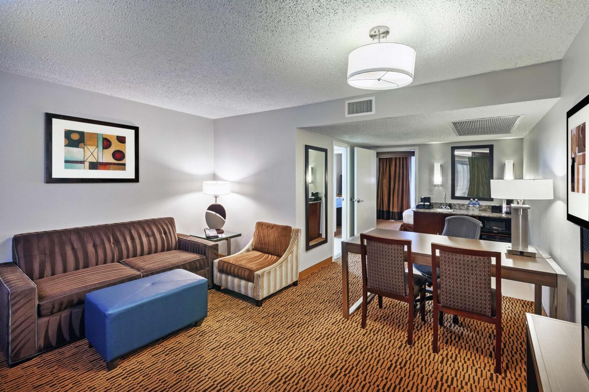Embassy Suites By Hilton Dallas Market Center Eksteriør billede