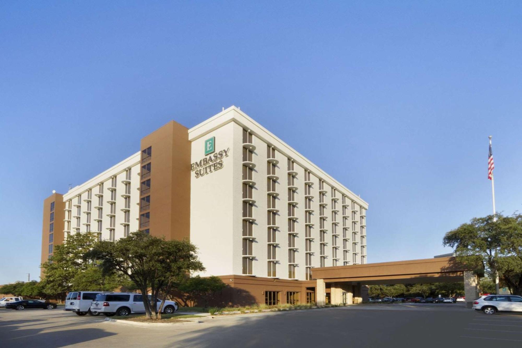 Embassy Suites By Hilton Dallas Market Center Eksteriør billede