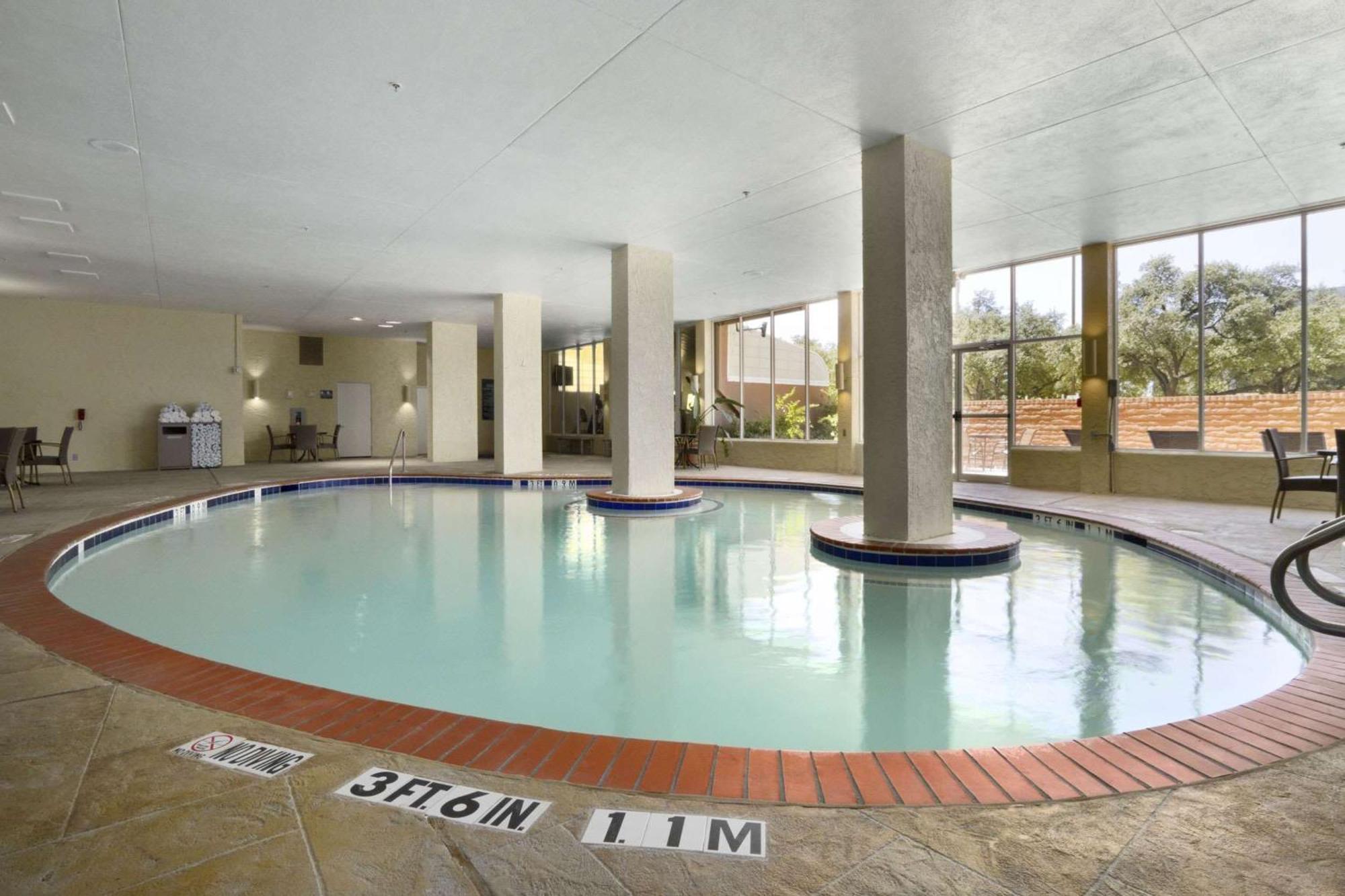 Embassy Suites By Hilton Dallas Market Center Eksteriør billede