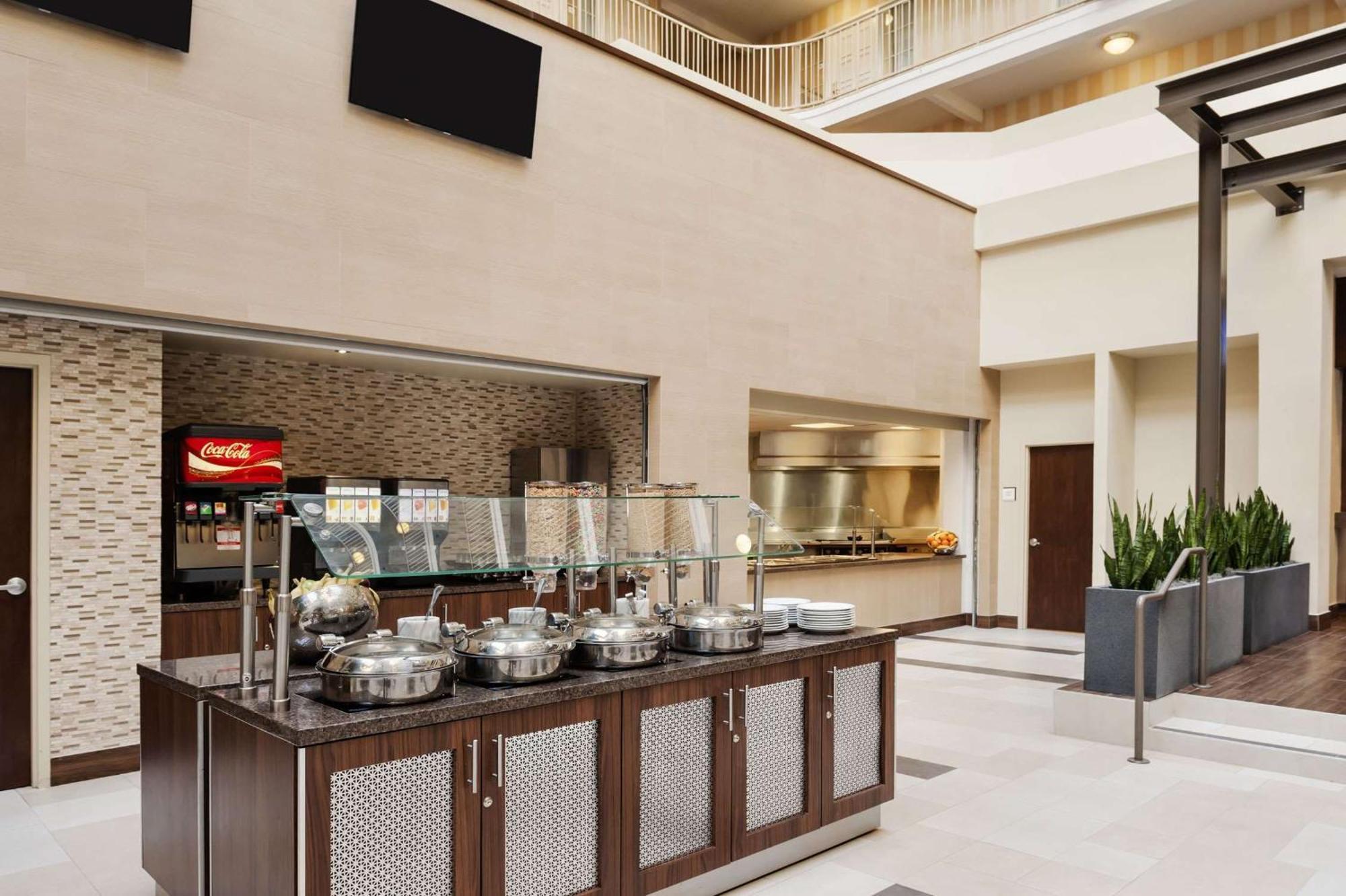 Embassy Suites By Hilton Dallas Market Center Eksteriør billede