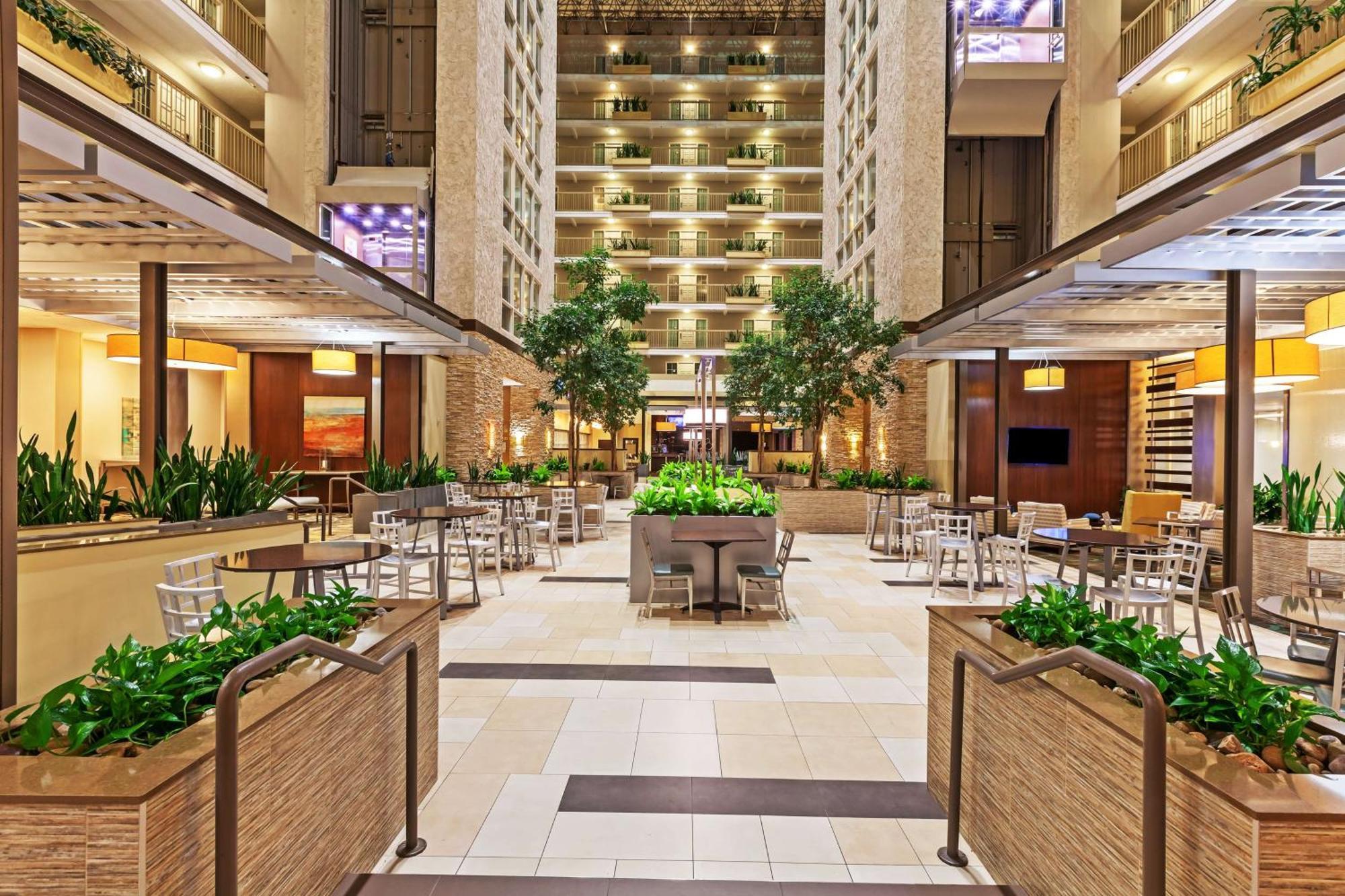 Embassy Suites By Hilton Dallas Market Center Eksteriør billede