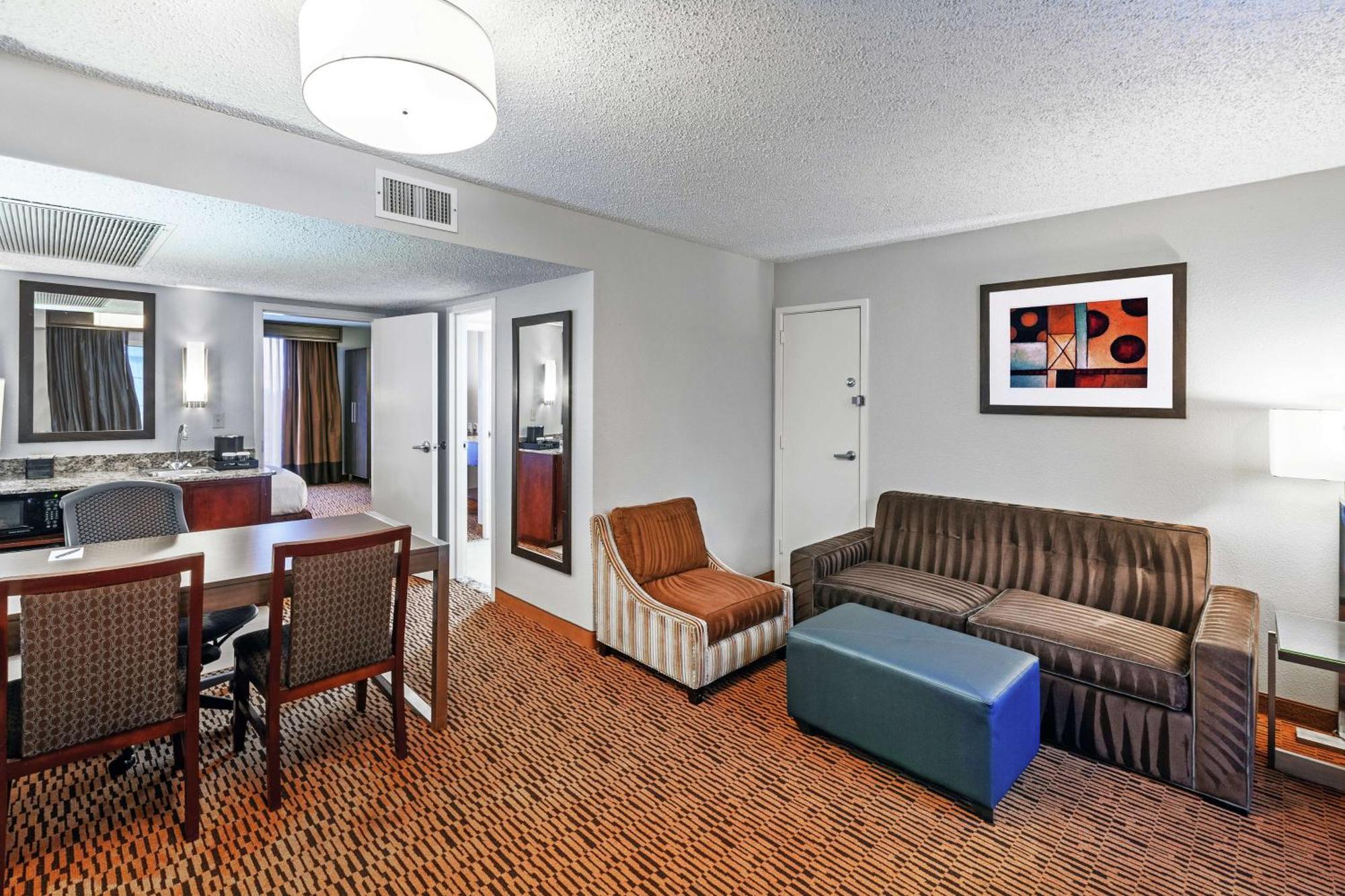 Embassy Suites By Hilton Dallas Market Center Eksteriør billede